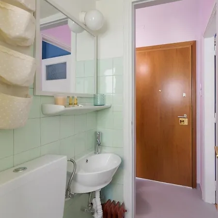Colorful & Bright In Αθήνα